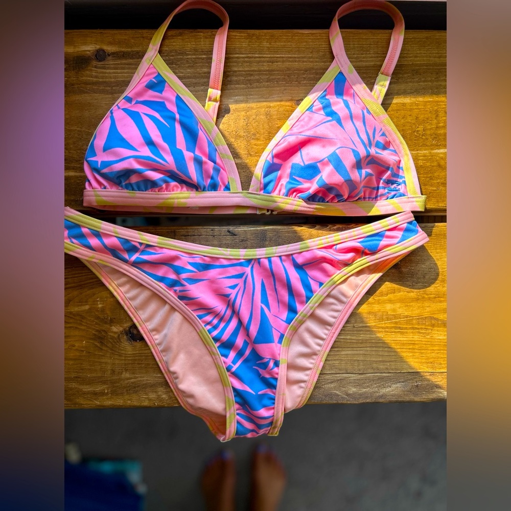 Billabong Mystic Beach Tri Top & Hike Bottoms NWOT